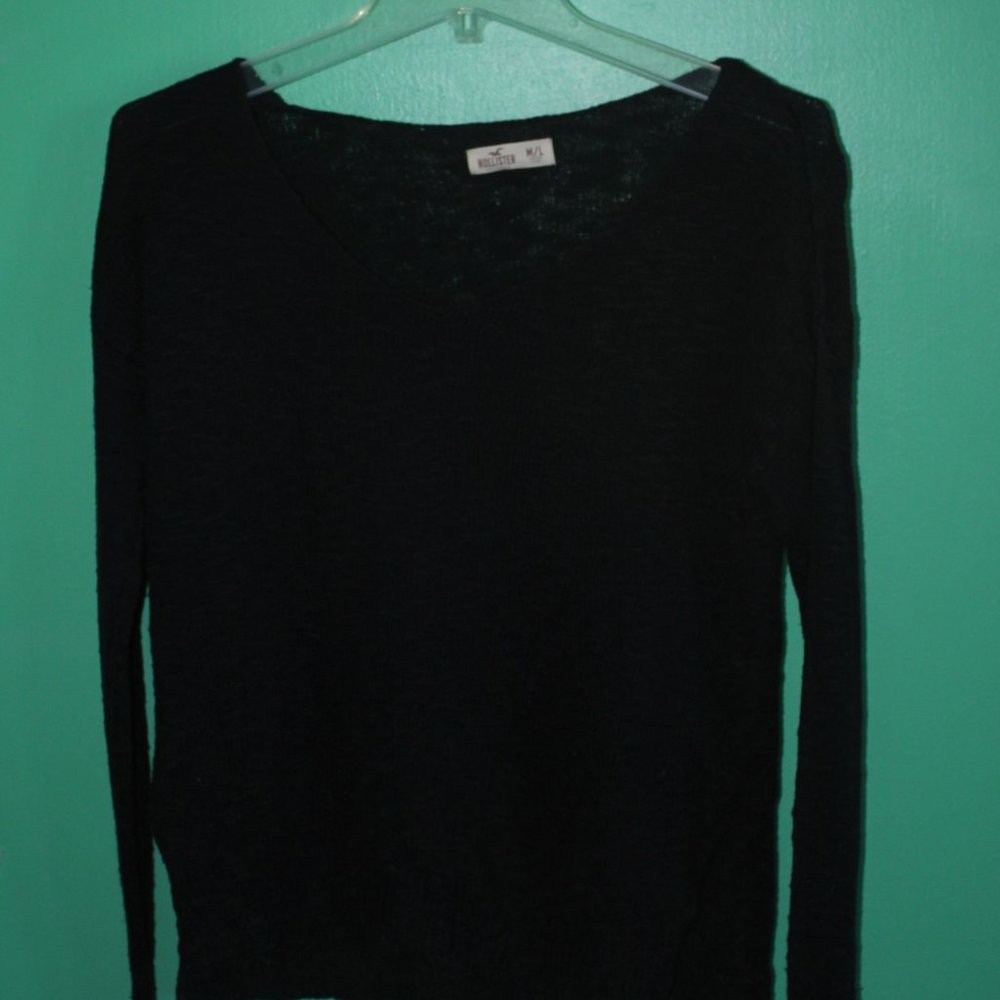 Hollister Ladies Black Light Weight Long Sleeved Sweater Size M/L